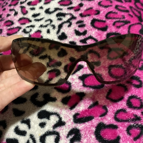 CHANEL SUNGLASSES - Picture 4 of 5